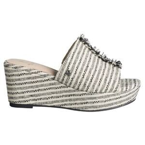 Simply Vera Wang Wedges Size 9.5 Black White Textile Upper Open Toe Sandals